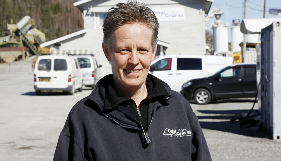 35 ÅR: I rundt 35 år har Ulf Birkeland utført service på Volvo-hjullasterne til Odal Grus AS der Hilde Nordli i dag leder familiebedriften.