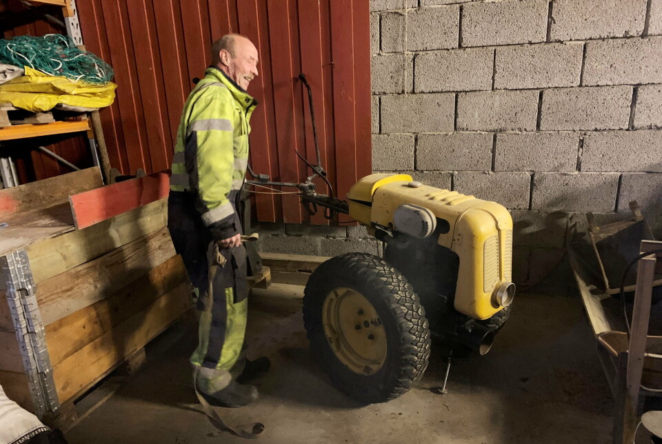 FYRTE OPP: For moro dro Ulf Birkeland opp denne Rapid tohjuls traktoren med startreim for å se om den fyrte. Det gjorde den!