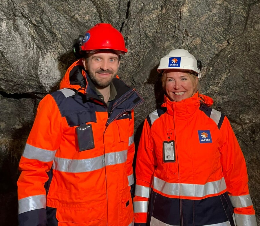 Det var god stemning på nattarbeid i Oslofjordtunnelen. Næringsminister Jan Christian Vestre og konsernsjef i Mesta Marianne Bergmann Røren deltok.