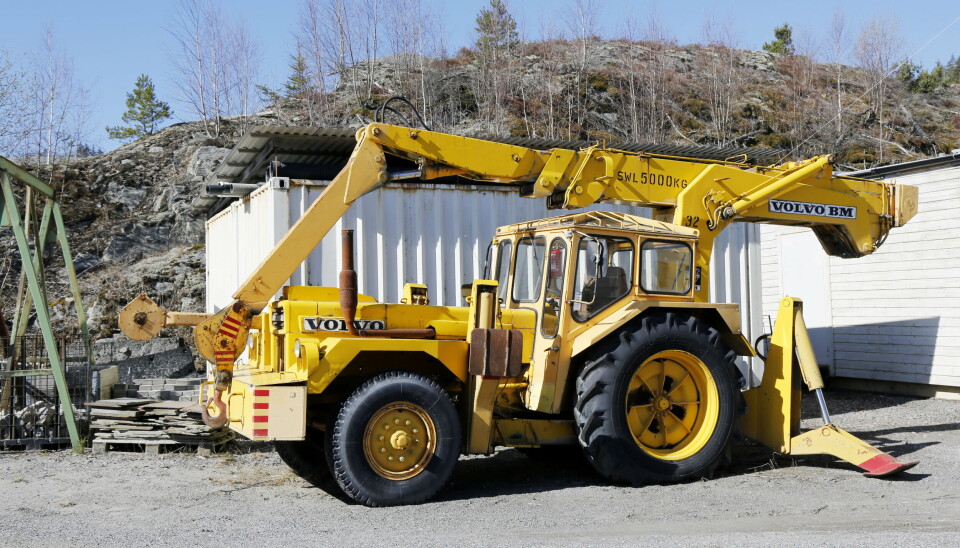 HADDE FØR: Denne Moelven-kranen fra 1960-tallet hadde Ulf Birkeland tidligere. Nå er den kjøpt av en kunde, Odal Grus AS.