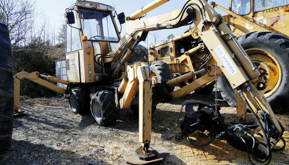 SPESIELL: Denne Boki hjulgraveren er meget smal og har fire støttelabber. Brukes mye for å grave graver på kirkegårder.