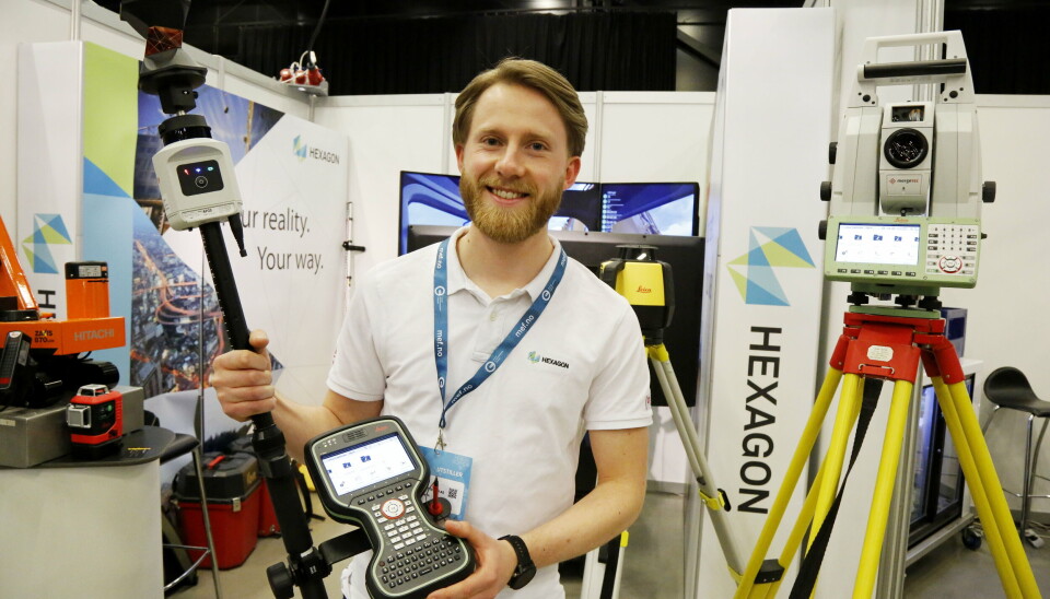 STOR NYHET: Selger Henrik Aulie Søvik i Leica Geosystems AS, fikk æren av å presentere Leica AP AutoPole på Arctic Entrepreneur.