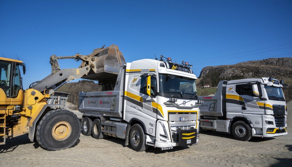 FØRSTE: Volvoen som Birger Egeland kjører er den første svenske bilen Lillebø Sand og Transport har hatt.