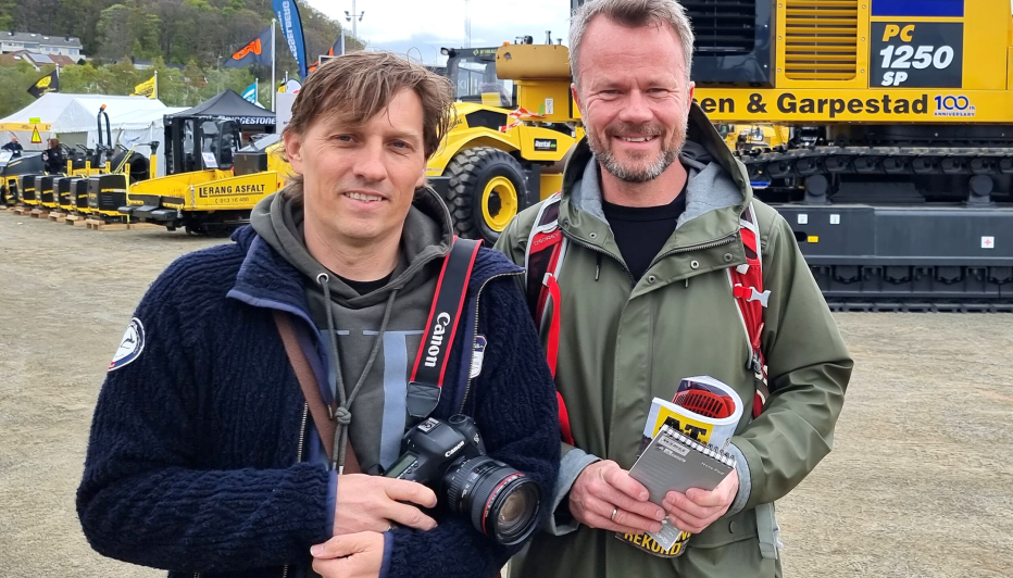 Redaktør Klaus Eriksen og Thomas N. Witsø-Bjølmer er på plass på Forus travbane for å dekke MEFA Stavanger for Anlegg&Transport, AT.no.