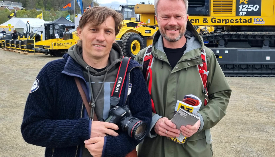 Redaktør Klaus Eriksen og Thomas N. Witsø-Bjølmer er på plass på Forus travbane for å dekke MEFA Stavanger for Anlegg&Transport, AT.no.