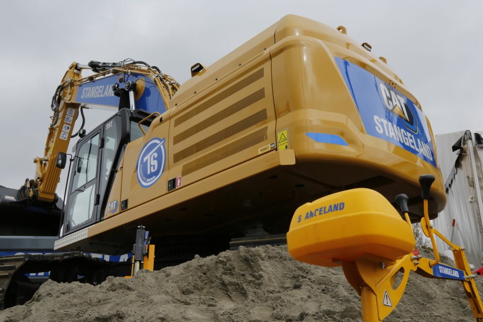 STORT OG SMÅTT: Her finnes gravemaskiner fra 55 tonn og nedover til et par kilo.