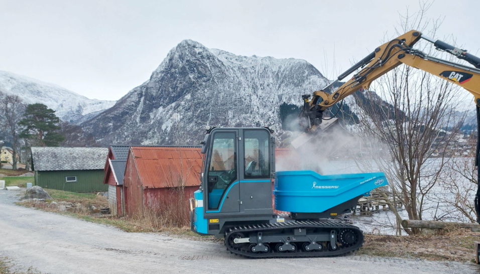 NATURPERLE: Messersi TC350d på jobb for Leganger Maskin i Kvinnherad.