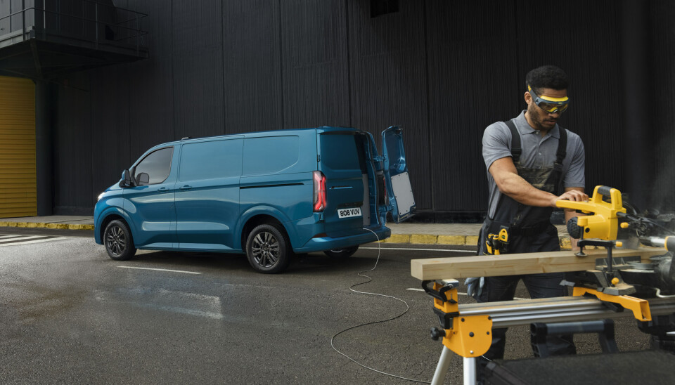 POWER: Med Ford Pro Power ombord kan bilen benyttes til el-verktøy på en byggeplass.