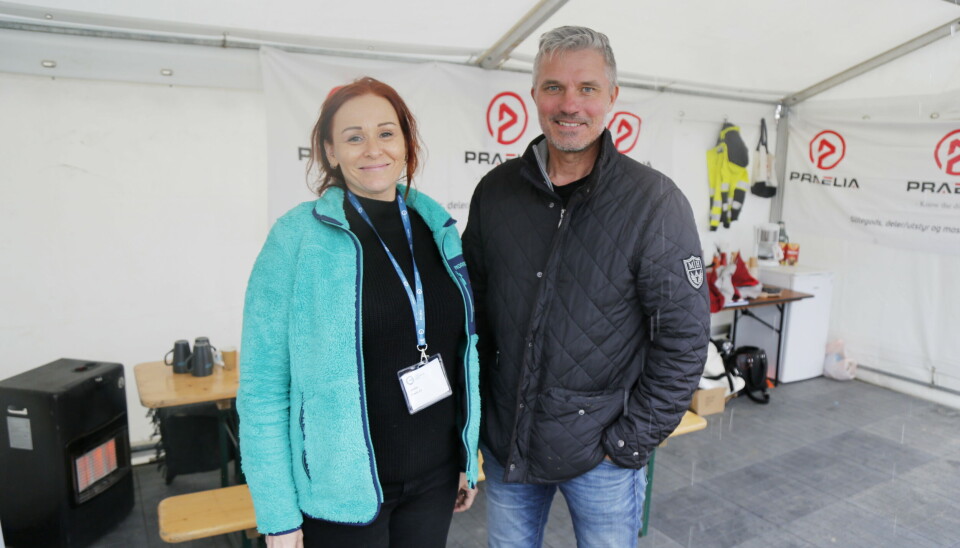 GODT SAMARBEID: Berit Elise Pedersen har godt samarbeid med Michael Wallén fra leverandøren SCP (Scandinavian Crusher Partner).