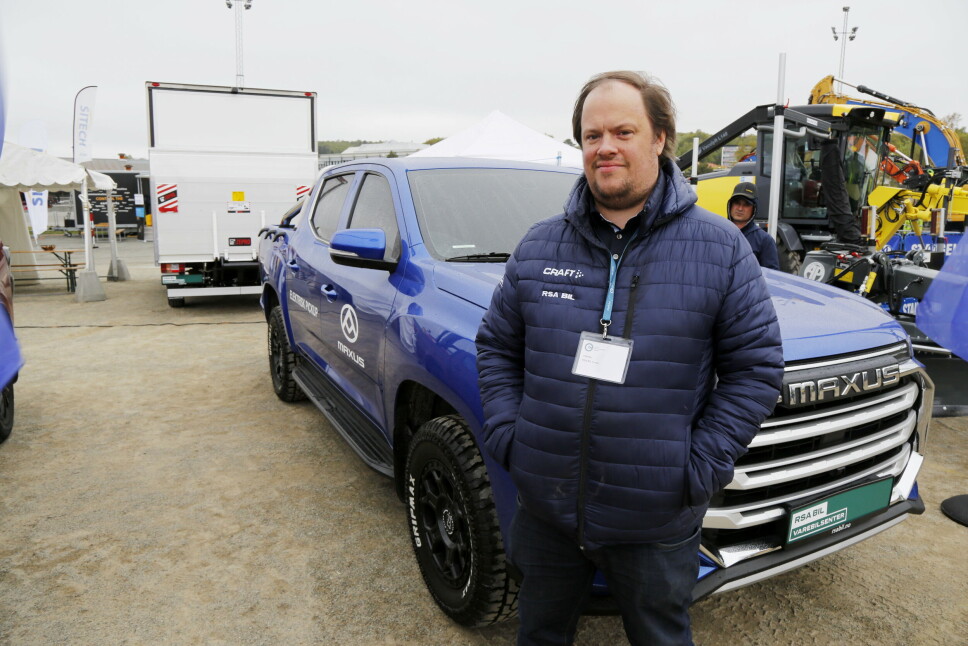 VISTE EL-PICKUP: Espen Hoff fra RSA Bil Forus AS viste Maxus elektrisk pickup på MEFA i Stavanger.