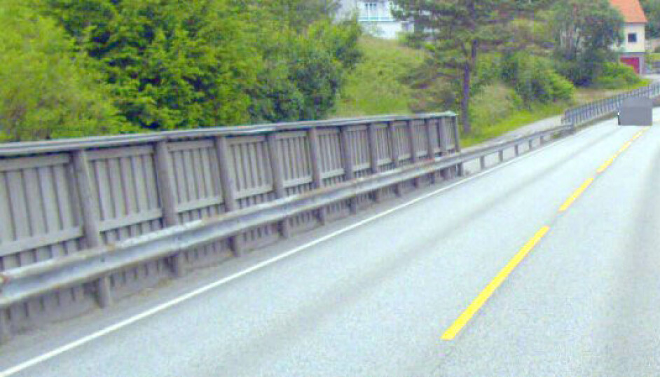 Det skal monteres nytt stålrekkverk på E39 mellom Søfteland (bilde) og Sandven ved Kalandsvatnet. Illustrasjonsfoto: Veibilder