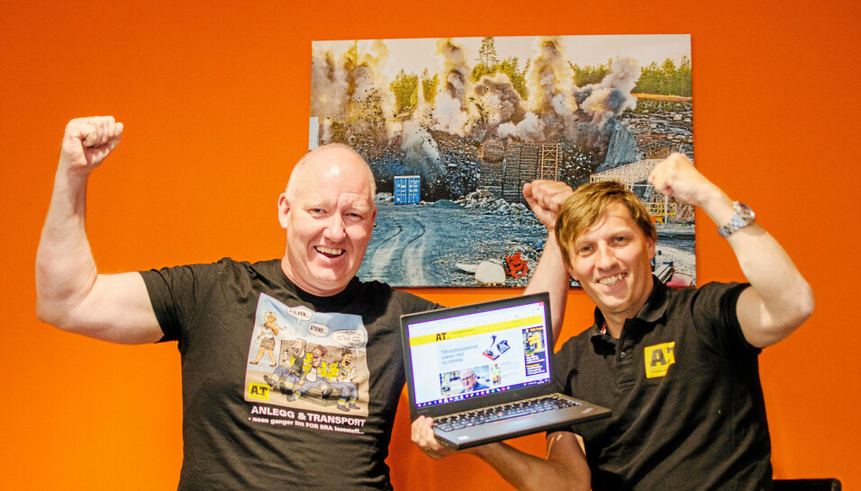 SLAGKRAFTIG: Redaktør Klaus Eriksen i Anlegg&Transport og AT.no (til høyre) viser muskler sammen med nettvaktsjef Hans Kristian Barbøl. Nå kommer alt fra redaksjonen på nett!