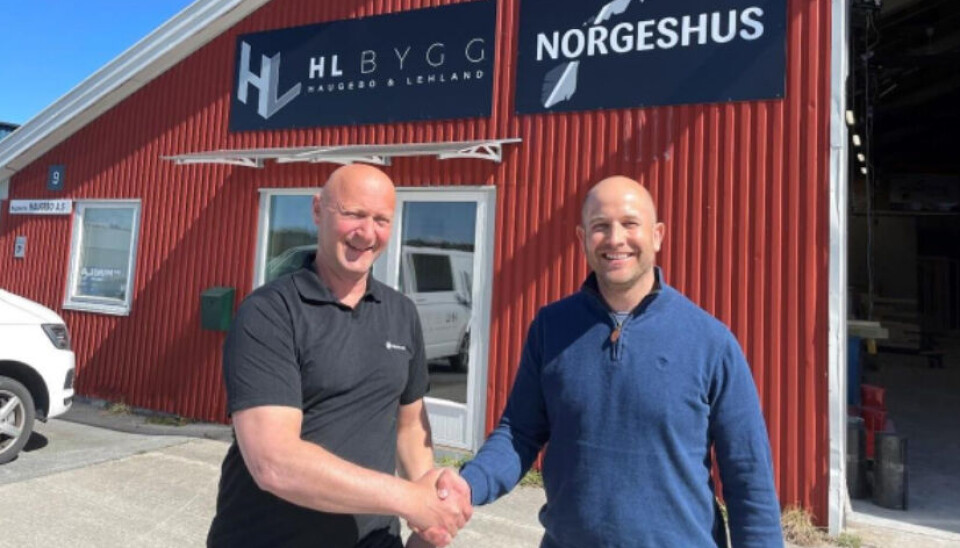 Daglig leder i HL Bygg AS, Johan Fredrik Lehland og prosjektleder i Agder fylkeskommune, Bård Andreas Lassen.