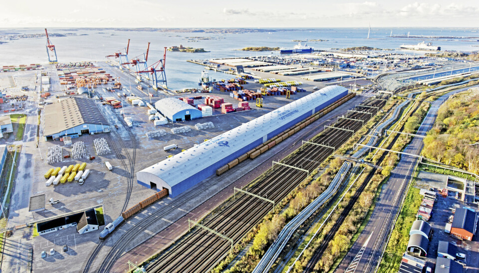 I 2019 og 2020 bygget Hallgruppen en 360 meter lang og 60 meter bred (21.600 kvadratmeter) PVC-hall som ble ny værbeskyttet omlastingsplass for jernbanen i Göteborg havn. I 2019 og 2020 bygget Hallgruppen en 360 meter lang og 60 meter bred (21.600 kvadratmeter) PVC-hall som ble ny værbeskyttet omlastingsplass for jernbanen i Göteborg havn.