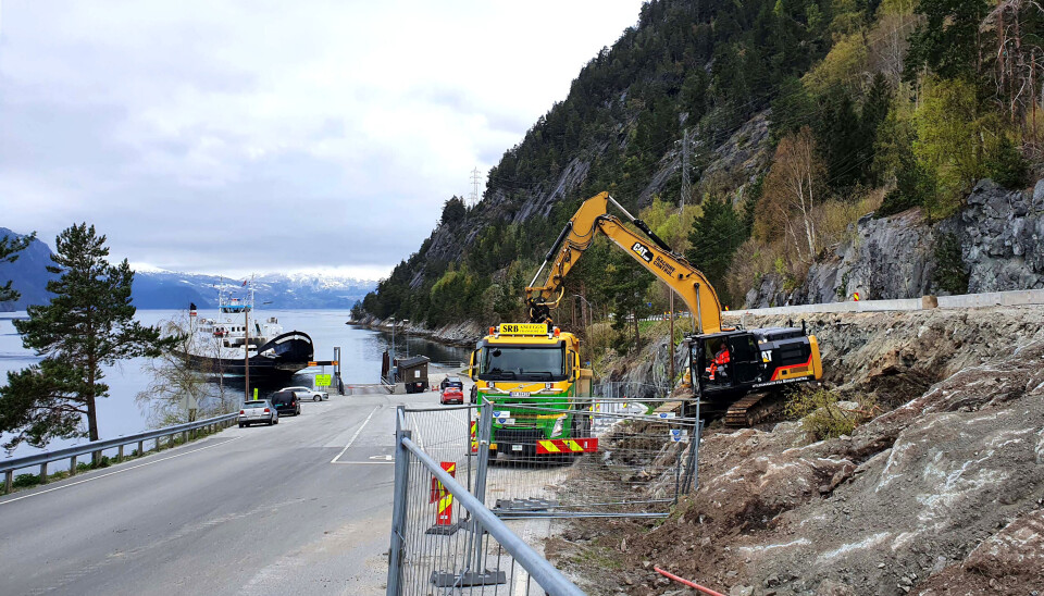 Møre og Romsdal fylkeskommune skal bygge komplett ny ferjekai ved siden av dagens ferjekai på Linge i Fjord kommune. Ferjekaiarealet blir utvidet som en del av forberedelsene.