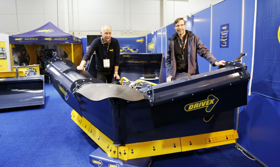 NYHET: Per Emil Nilsson (t.v.) i Drivex Norge AS sammen med konstruktør Robert Eriksson som var én av seks som hadde reist fra Drivex i Sverige til messen i Lillestrøm.
