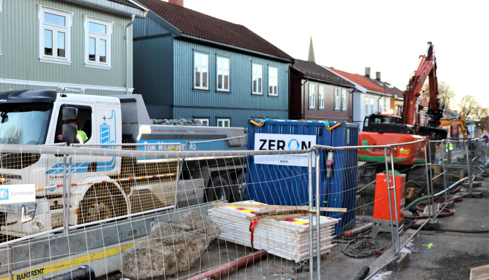 På denne utslippsfrie anleggsplassen på Vålerenga brukes elektrisk lastebil, ladekonteiner og elektriske gravemaskiner.