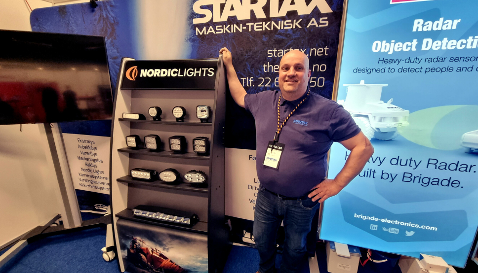Daglig leder Andre Ludvigsen i Startax Maskin-Teknisk AS var på plass på Vei og Anlegg, blant annet med høykvalitets-lamper fra Nordic Lights.