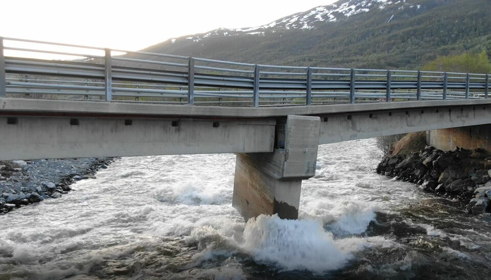 Badderen bru på E6 i Nord-Troms har fått seg en alvorlig knekk.