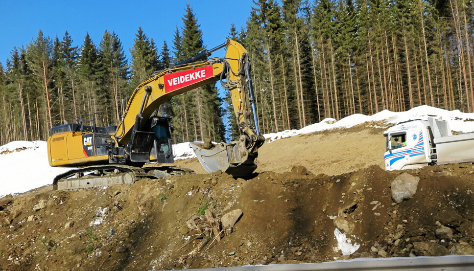 Veidekke i arbeid på E6- Arnkvern-Moelven i mars 2018.