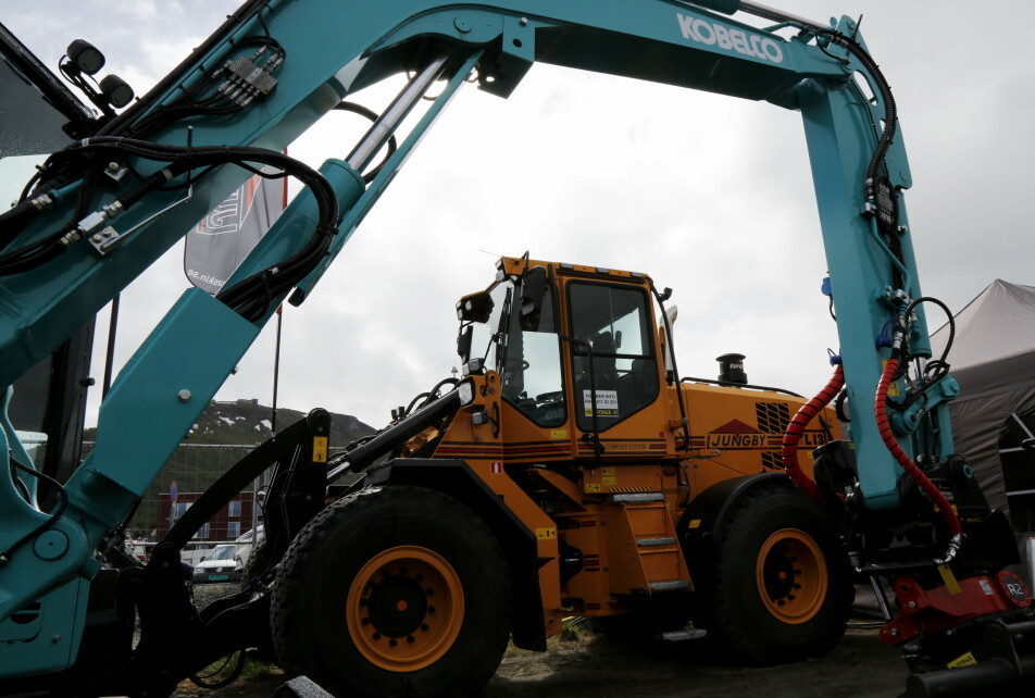 STORE MERKER: Kobelco beltegravere og Ljungby hjullastere er to andre og store agenturer som er viktige for Entrack AS.
