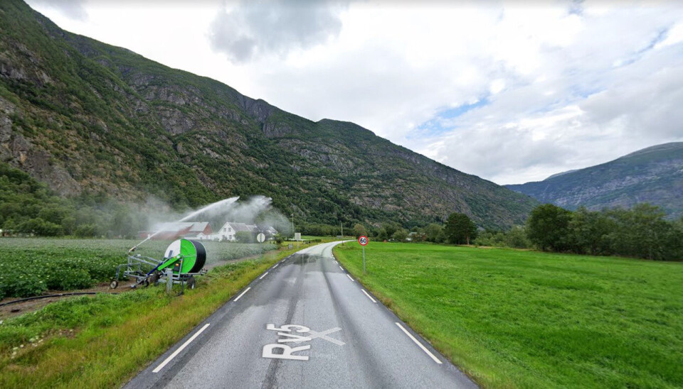 I dette området mellom Håbakken og Eri riksvei 5, like ved utløpet av Lærdalstunnelen, skal Statens vegvesen gjøre veien bredere, og utstyre den med gul stripe og rumlefelt.