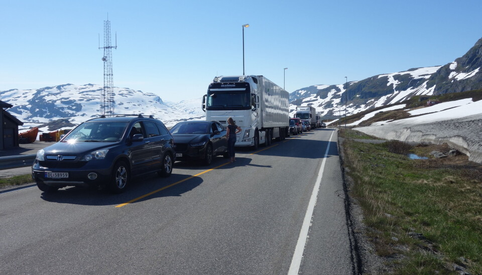 Det blir kolonnekjøring over E134 på Haukelifjell i sommer, men ingen nattestenging som først varslet.