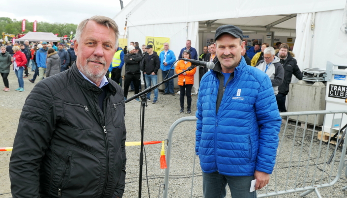 ÅPNING: Ordfører Gunnar Wilhelmsen i Tromsø (t.v) og messegeneral Herbjørn Nilssen klar for messeåpningen.