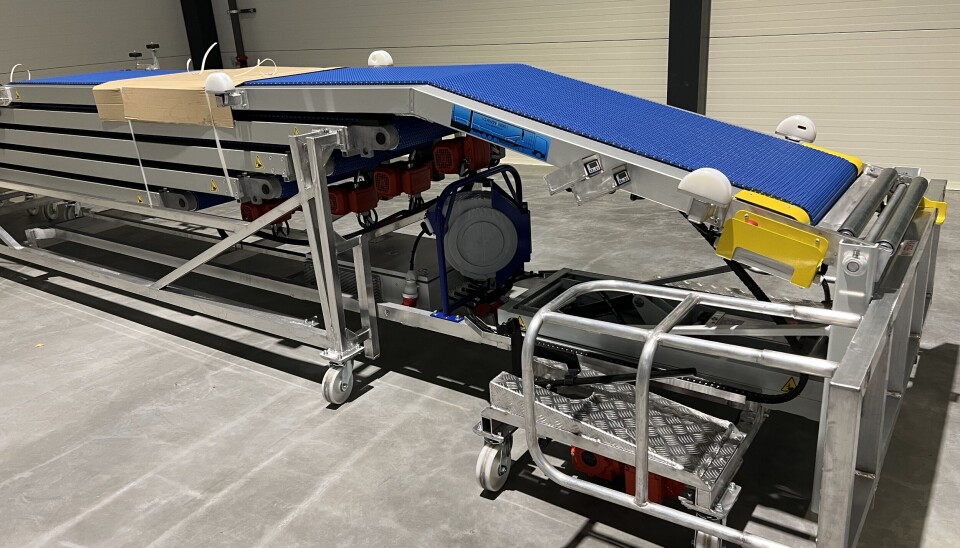 TRANSPORTBÅND: For å gjøre lossing enklere benyttes transportbånd.