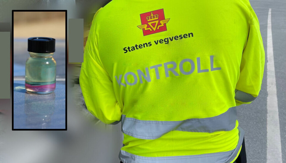 Såkalt avgiftsfri diesel (farget) er tilsatt grønnfarge. Når den tilsettes et kjemikalie ved kontroll får man i tillegg en rosa/lilla-reaksjon som på bildet.
