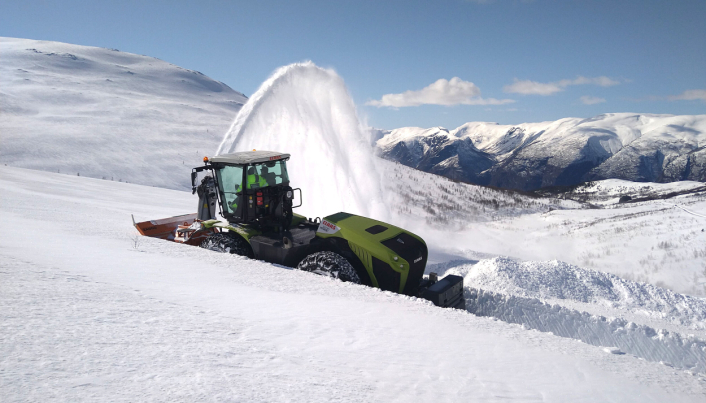 Testing av Claas Xerion i Norge i vinter.