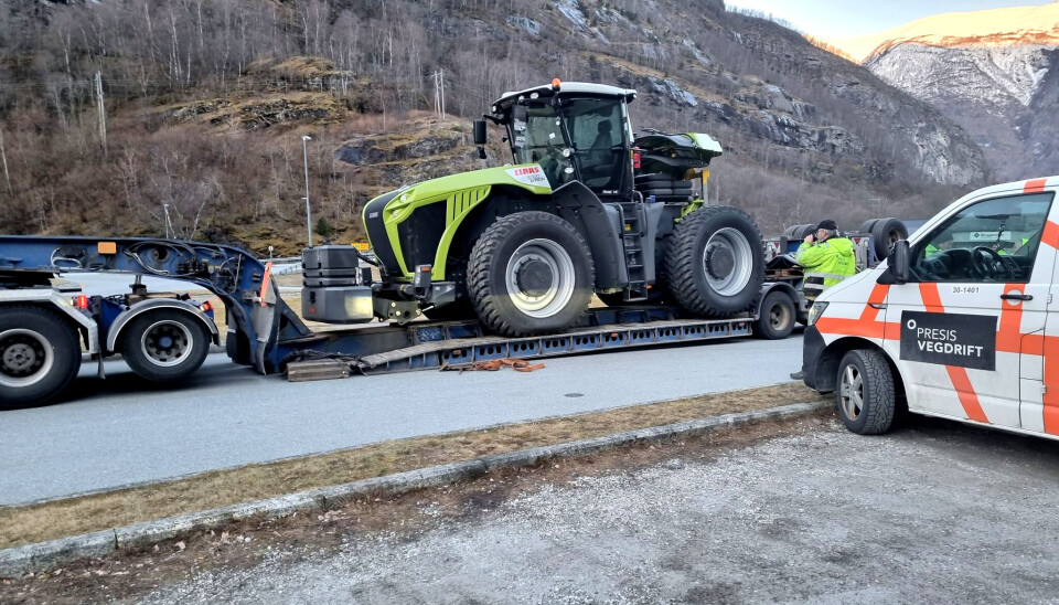 Det er meningen at Xerion-ene skal være i full bruk, sommer som vinter. - Om sommeren skal de gå i kantslått. To i Sogn og Hardanger, én til Stavanger og den fjerde får vi se an litt, sier Ove Sending, teknisk sjef i Presis Vegdrift.
