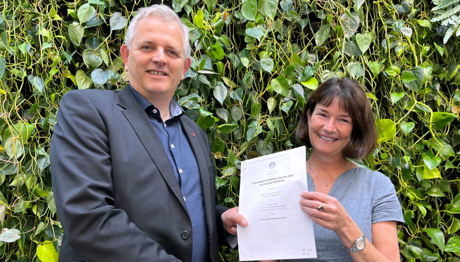 Direktør Ingmar Austevoll i Veidekke Bygg Vest og etatsdirektør Lise Reinertsen i Bergen kommune.