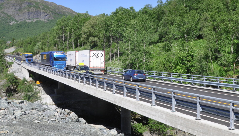 Ny Skjøiten bru over Mørkedøla på Hemsedalsfjellet er dimensjonert for modulvogntog type 1 og 2.