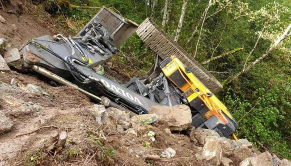 Gravemaskinføreren skal til alt hell ha sluppet fra det uten fysiske skader (det meldte Avisa Hordaland 25. september 2020), da gravemaskinen han satt i raste ned 10-15 meter fordi muren i Minesvingen ga etter, i september 2020.