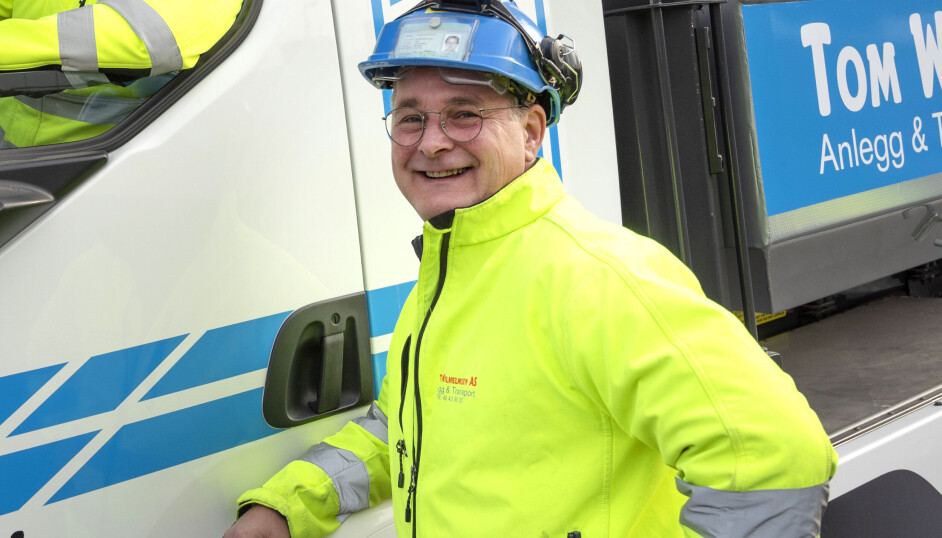 Eier og styreleder Tom Wilhelmsen i Tom Wilhelmsen AS har mange elektriske lastebiler i daglig drift. Nå tar han nok et bærekraftig steg med opprettelsen av et massegjenvinningsanlegg i Innlandet. Det undersøkes om det er mulig å få til togtransport av massene. Bildet er fra 2020.