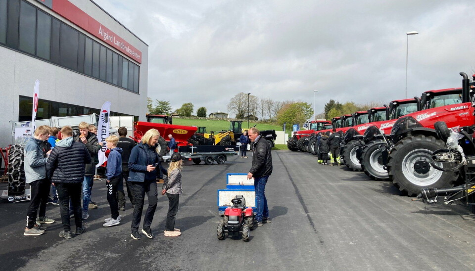 NYE: Ålgård Landbrukssenter AS har inngått avtale med fem nye servicepunkter for CASE IH og New Holland. Bilde fra åpningen av det nye senteret