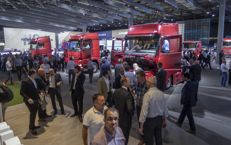 SIST GANG: IAA i 2018, fra standen til Mercedes-Benz som lanserte en Actros. Foto: Espen Braata