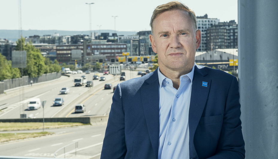 VIKTIG: Daglig leder Geirr Tangstad-Holdal i TSF påpeker hvor viktig det er at rekkverkene settes opp riktig. Foto:Erik Burås