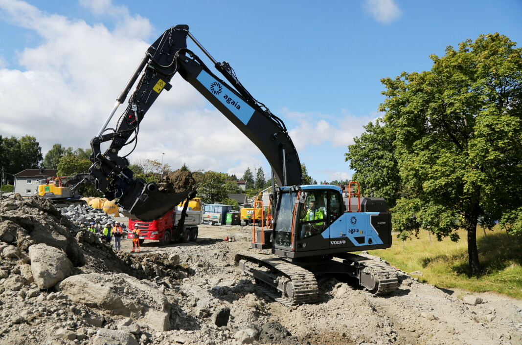 I AKSJON: Agaia AS er den første entreprenøren som kjører i gang en Volvo EC230 Electric batterielektrisk 24-tonne beltegraver. I AKSJON: Agaia AS er den første entreprenøren som kjører i gang en Volvo EC230 Electric batterielektrisk 24-tonne beltegraver.