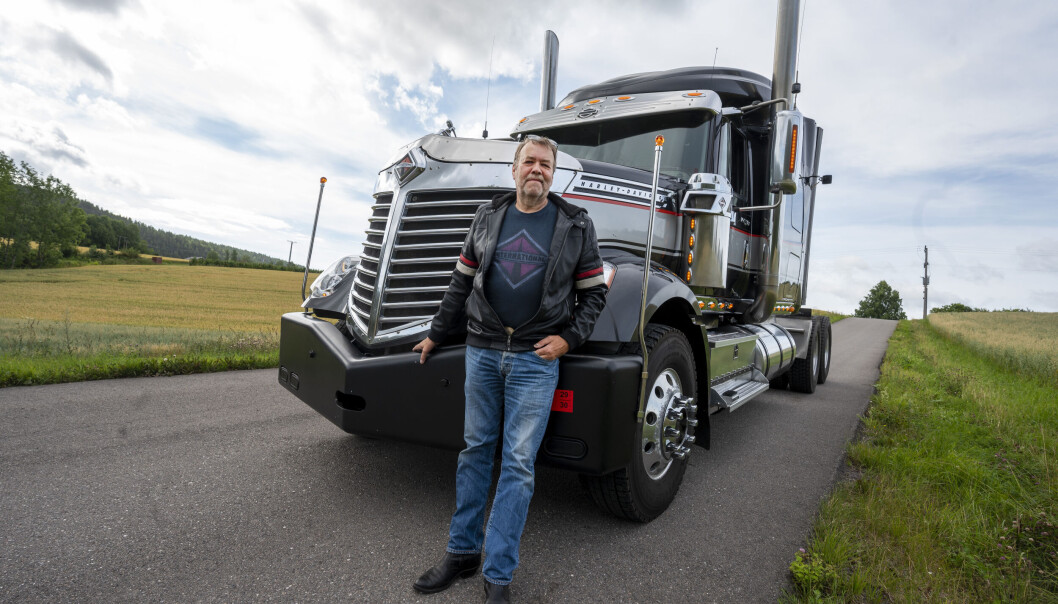 PENSJONISTBIL: Olav Borgar Midtveit (65) har pensjonert seg fra AF Gruppen. Nå har han lyst til å kjøre litt med sin 2011-modell International snutebil i Harley Davidson-utgave. PENSJONISTBIL: Olav Borgar Midtveit (65) har pensjonert seg fra AF Gruppen. Nå har han lyst til å kjøre litt med sin 2011-modell International snutebil i Harley Davidson-utgave.