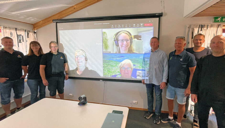 Signeringen fant sted på Statens vegvesens prosjektkontor Baneheia i Kristiansand fredag 12. august kl. 12. Fra venstre: Ragnar Hellerslien, prosjekteringsleder; Janicke Nicolaisen, byggeleder; Jan Helge Egeland, prosjektleder, alle i Statens vegvesen. Via Teams også fra Statens vegvesen: Svein Røed, prosjekteier; Linda Kjellin Karlsen, byggherrestøtte og Kjell Inge Davik, utbyggingsdirektør. For TT Anlegg AS: Eirik Spilling, markedssjef; Jan Mydland, prosjektleder; Kristen Homme, prosjektleder og Teis Inge Risnes, kalkulasjon.