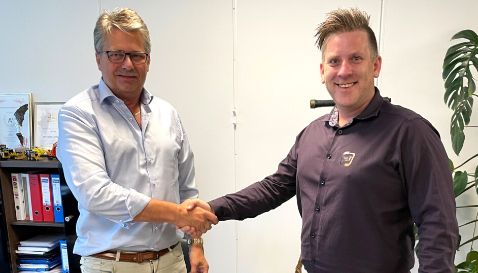 Daglig leder i Bertelsen&Garpestad, Øyvind Langemyr (t.v.), og Tom Egeli, daglig leder i V&T Entreprenør