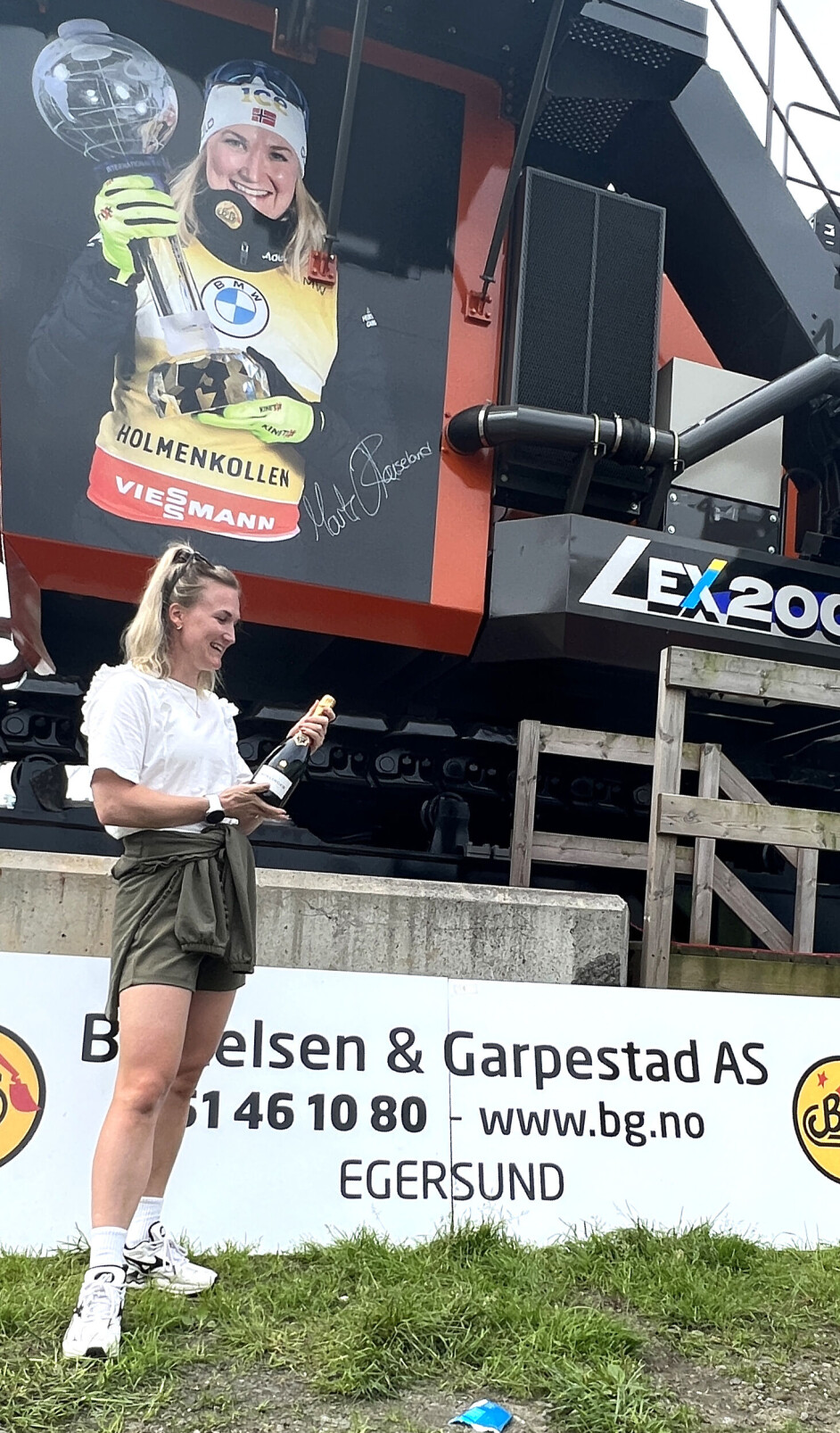 Marte med sprudlevannet ved EX2000-en.