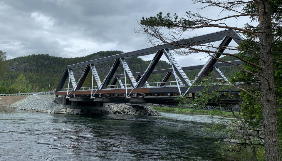 Tveit bru på E16 i Valdres er ei av fagverksbruene i tre som blir stengt inntil videre.