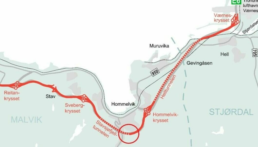 Det gikk et jord og steinras ved Stavsjøfjelltunnelen i mai 2022 på et veianleggsområde (markert med rød ring). Illustrasjon: Nye Veier