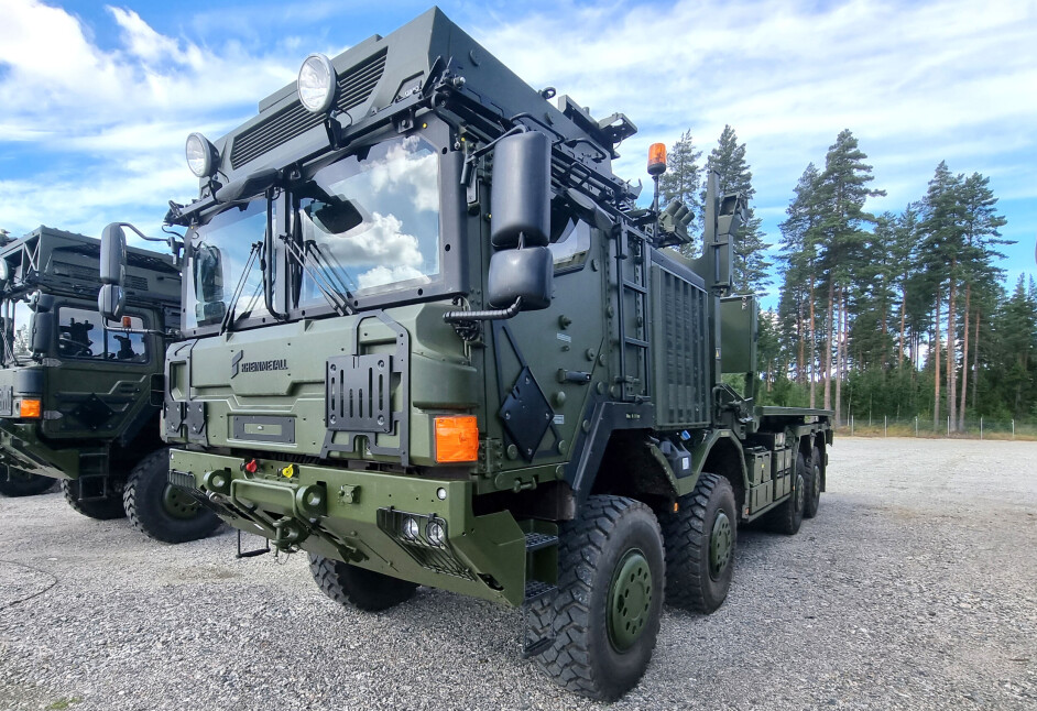 HX 8x8 lastevogn, krokløft, pansret.