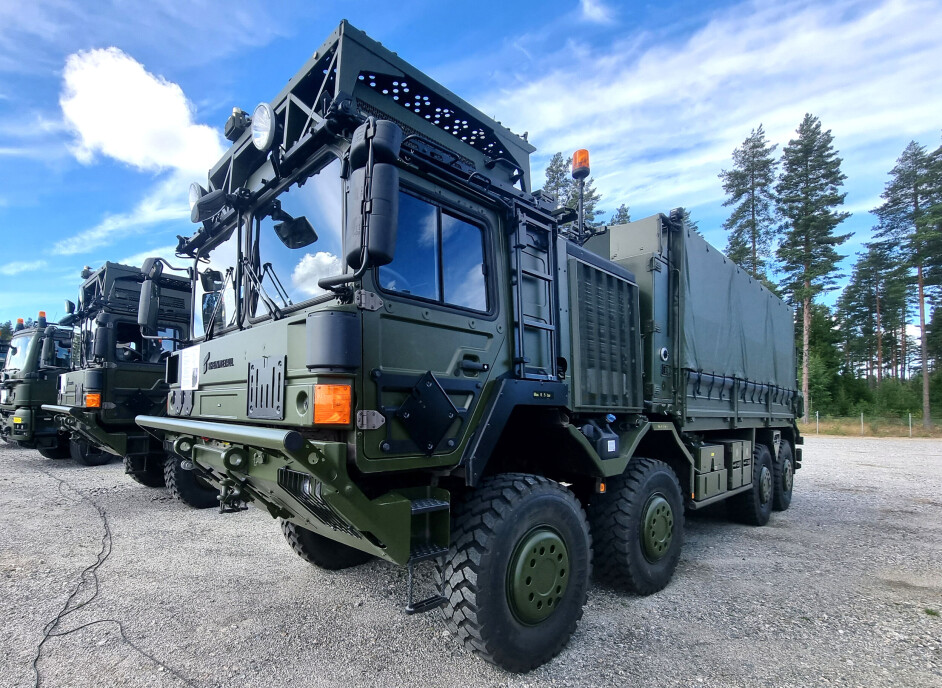 HX 8x8 lastevogn, kran.
