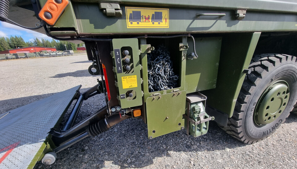 HX 8x8 lastevogn, bakløft.