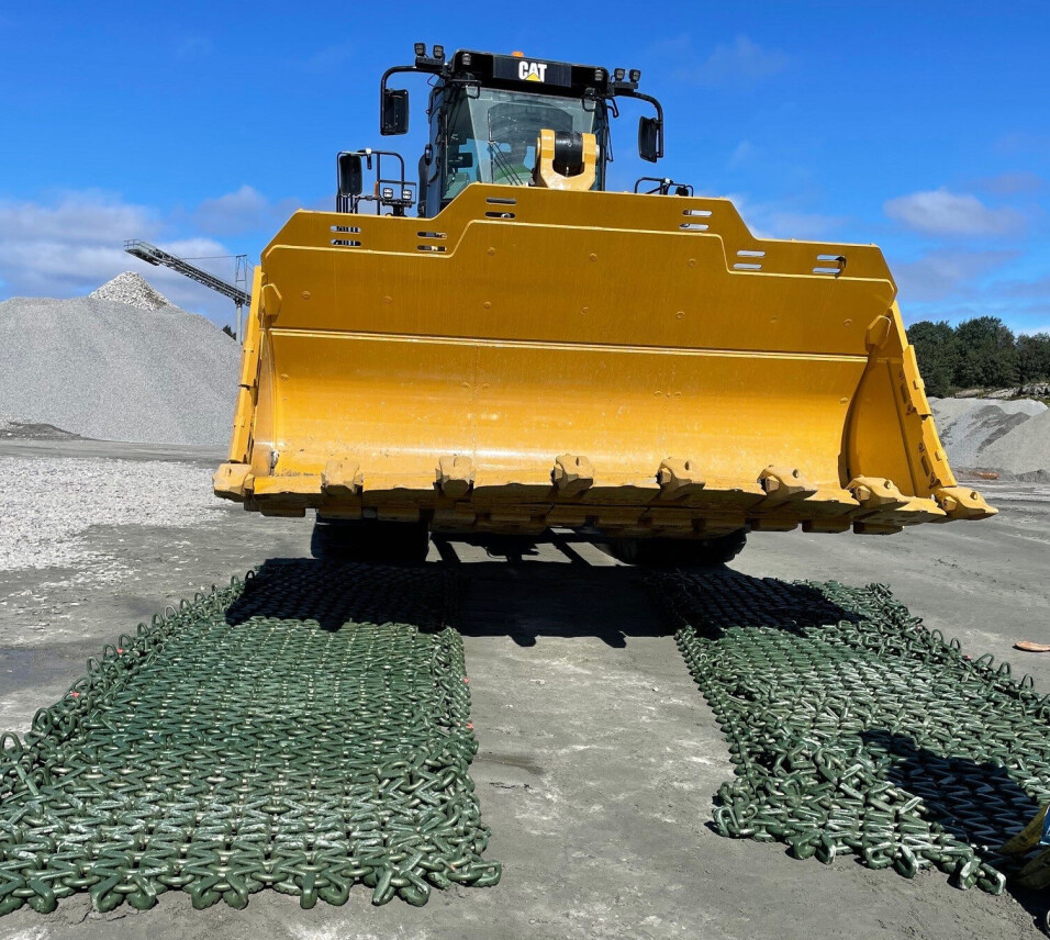 Her monteres tonnevis med kjetting